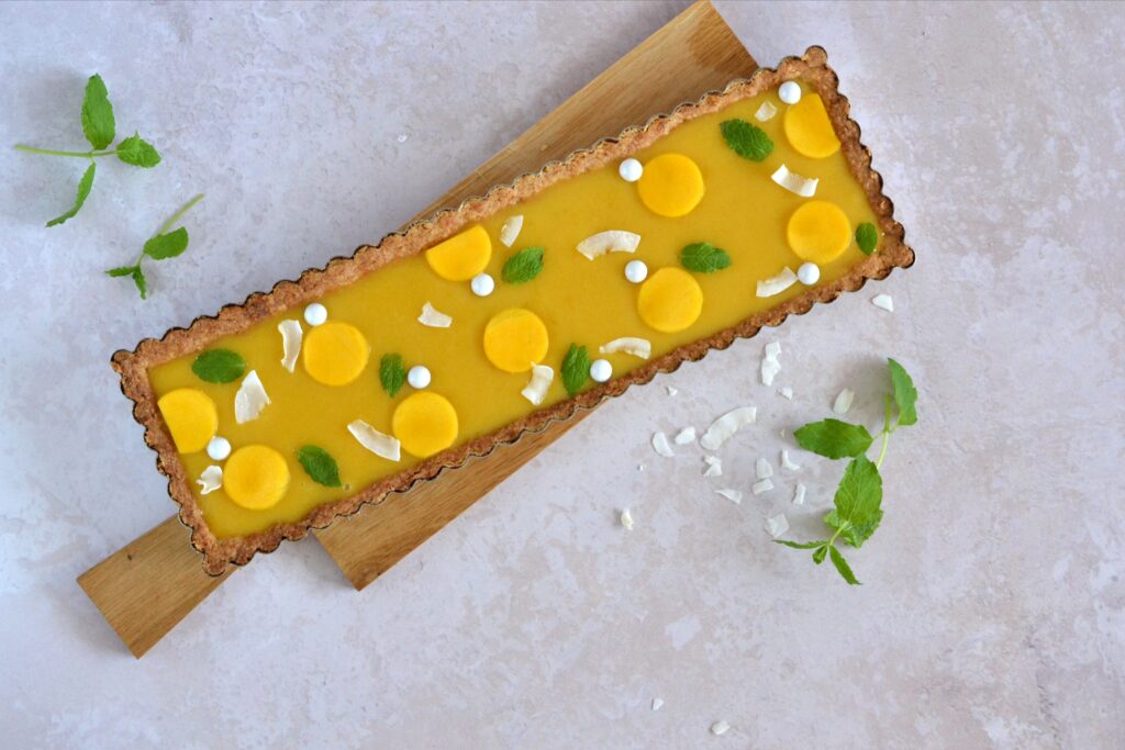 Kokostærte med mangochokolade
